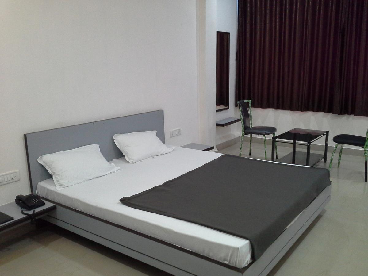 Galaxy Vaibhav Hotel Vasai Bagian luar foto