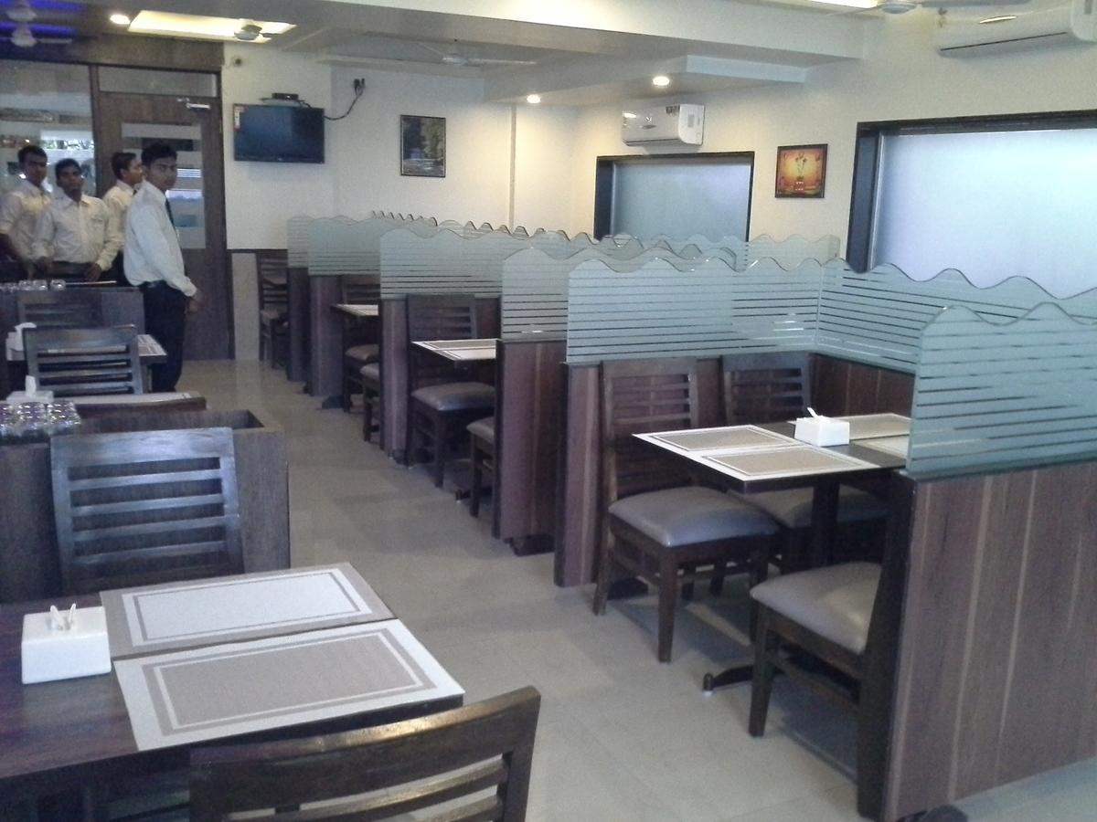 Galaxy Vaibhav Hotel Vasai Bagian luar foto