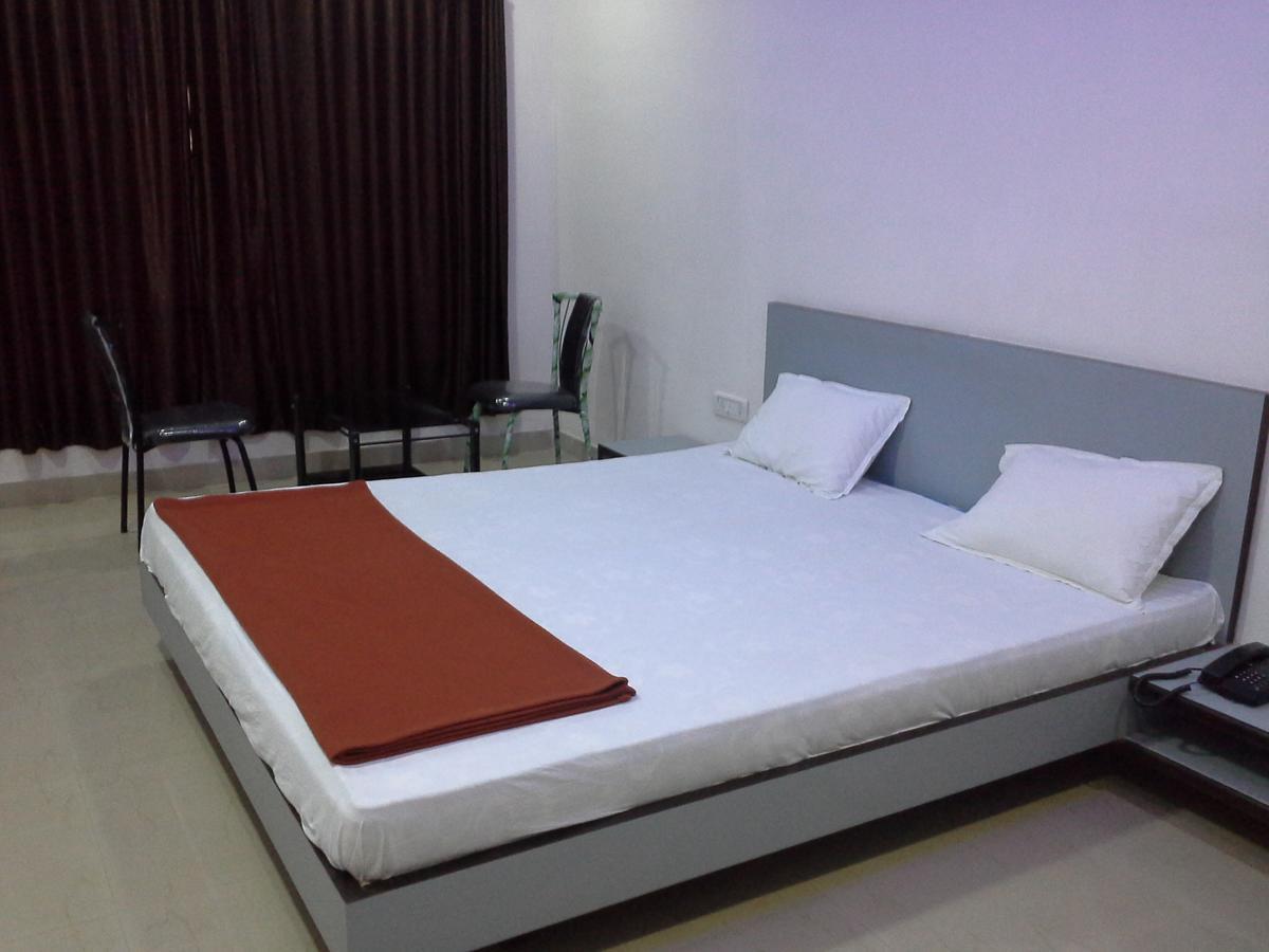 Galaxy Vaibhav Hotel Vasai Bagian luar foto
